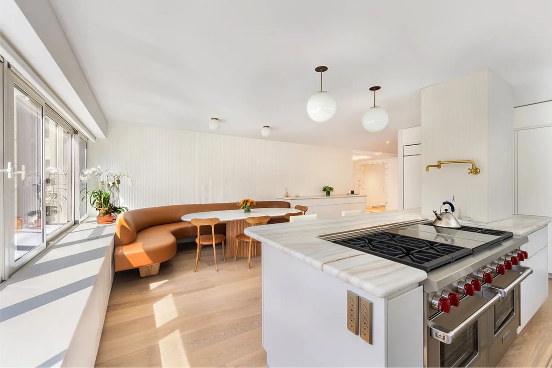 Photo for  The Park 900  - 900 PARK AVENUE Condominium in Upper East Side, Manhattan