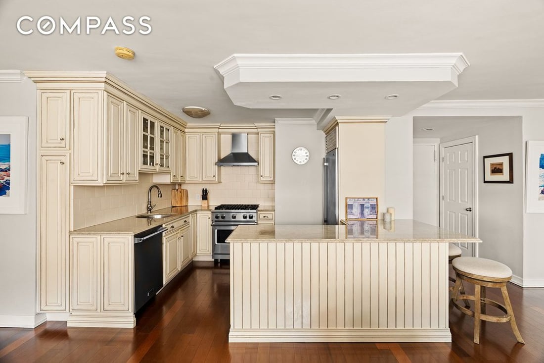 Photo for  77 East 12th Street  - 120 4 AVENUE Cooperative in Greenwich Village, Manhattan