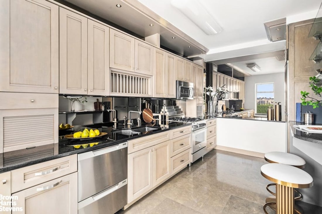 Photo for  880 5th Avenue  - 880 5th Avenue Cooperative in Upper East Side, Manhattan