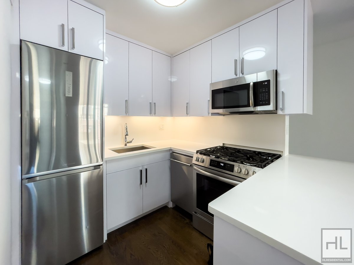 Photo for 165 East 35th Street - 165 East 35th Street Rental Building in Murray Hill, Manhattan