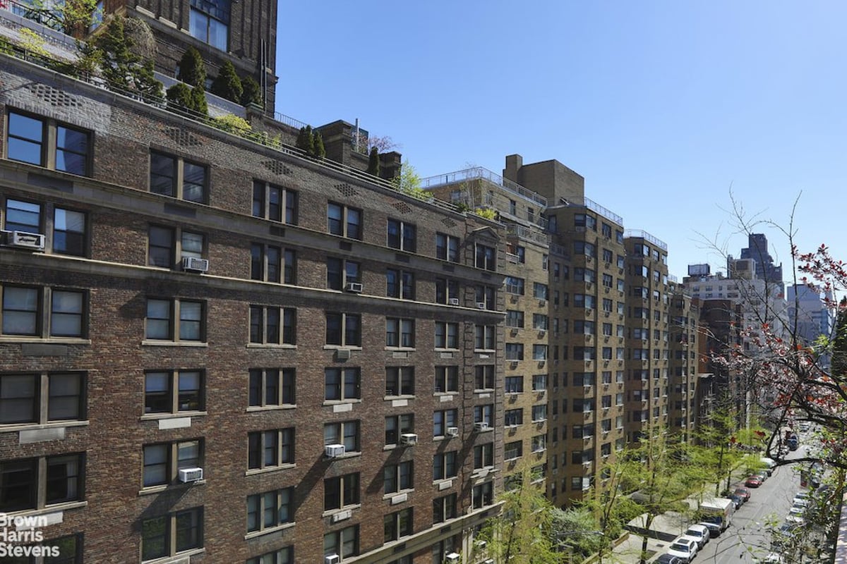 Photo for 200 East 69th Street - 200 East 69th Street Condominium in Upper East Side, Manhattan