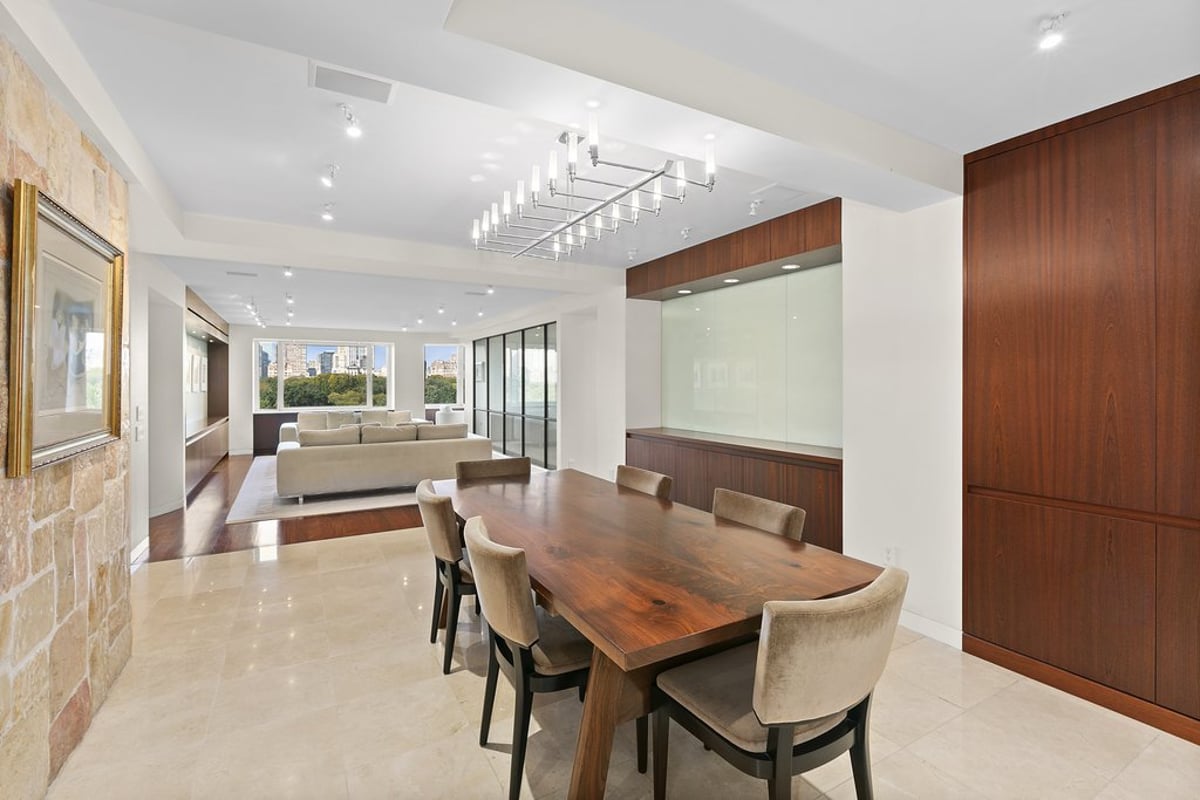 Photo for 860 Fifth Avenue - 860 5th Avenue Cooperative in Upper East Side, Manhattan