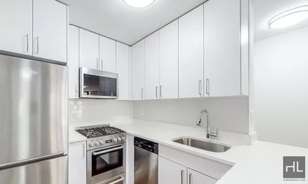 Photo for 165 East 35th Street - 165 East 35th Street Rental Building in Murray Hill, Manhattan