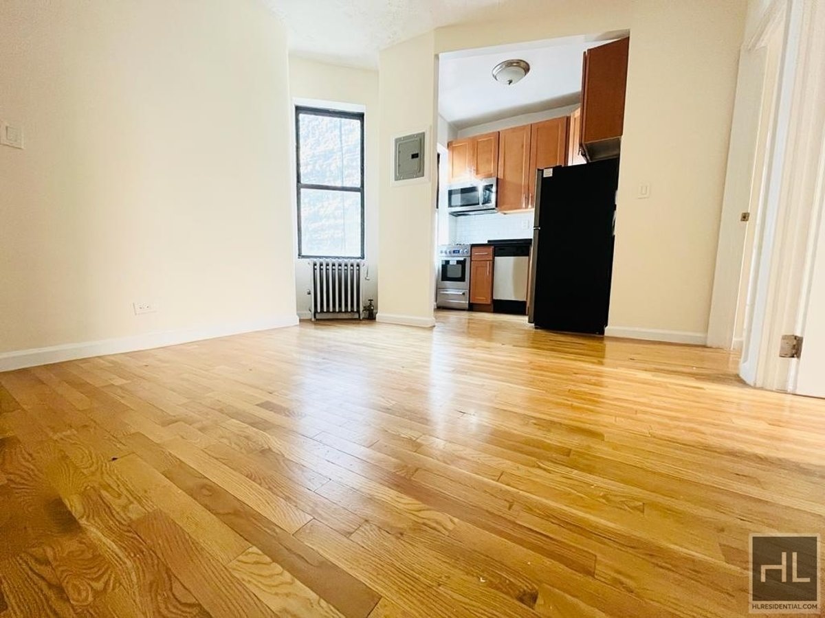 Your FrontFacing, Rent Stabilized 2 Bed Apartment! Prime Lenox Hill