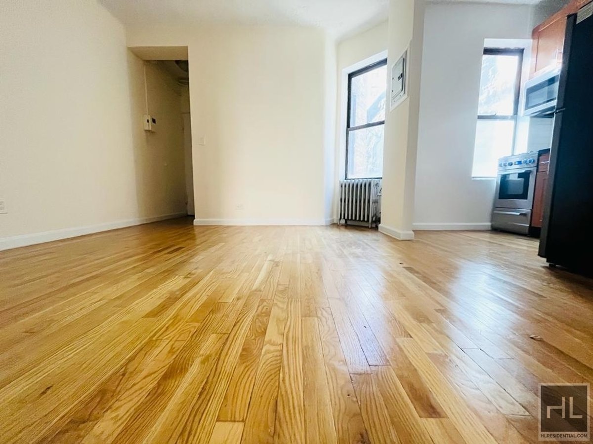 Your FrontFacing, Rent Stabilized 2 Bed Apartment! Prime Lenox Hill