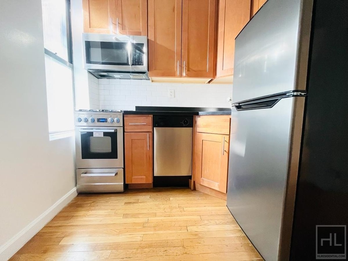Your FrontFacing, Rent Stabilized 2 Bed Apartment! Prime Lenox Hill