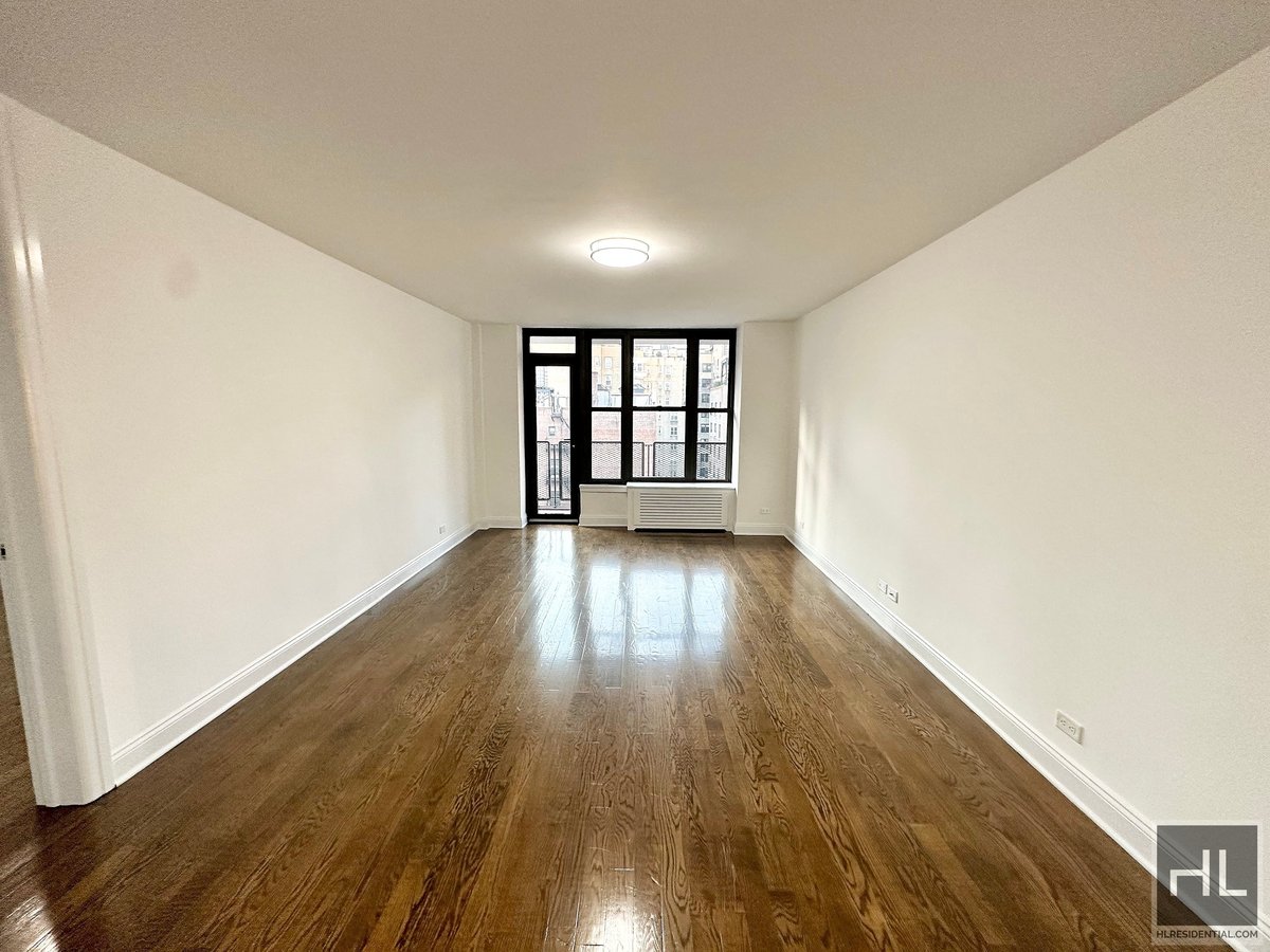 Photo for 165 East 35th Street - 165 East 35th Street Rental Building in Murray Hill, Manhattan