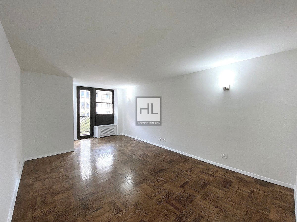Photo for 165 East 35th Street - 165 East 35th Street Rental Building in Murray Hill, Manhattan