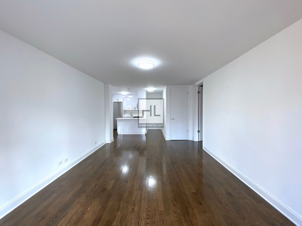 Photo for 165 East 35th Street - 165 East 35th Street Rental Building in Murray Hill, Manhattan