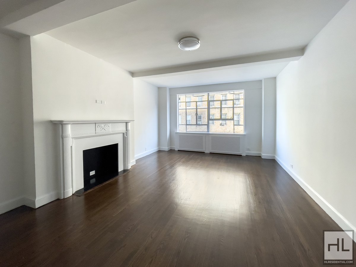 Photo for 20 5th AVENUE - 20 5th Avenue Rental Building in Greenwich Village, Manhattan