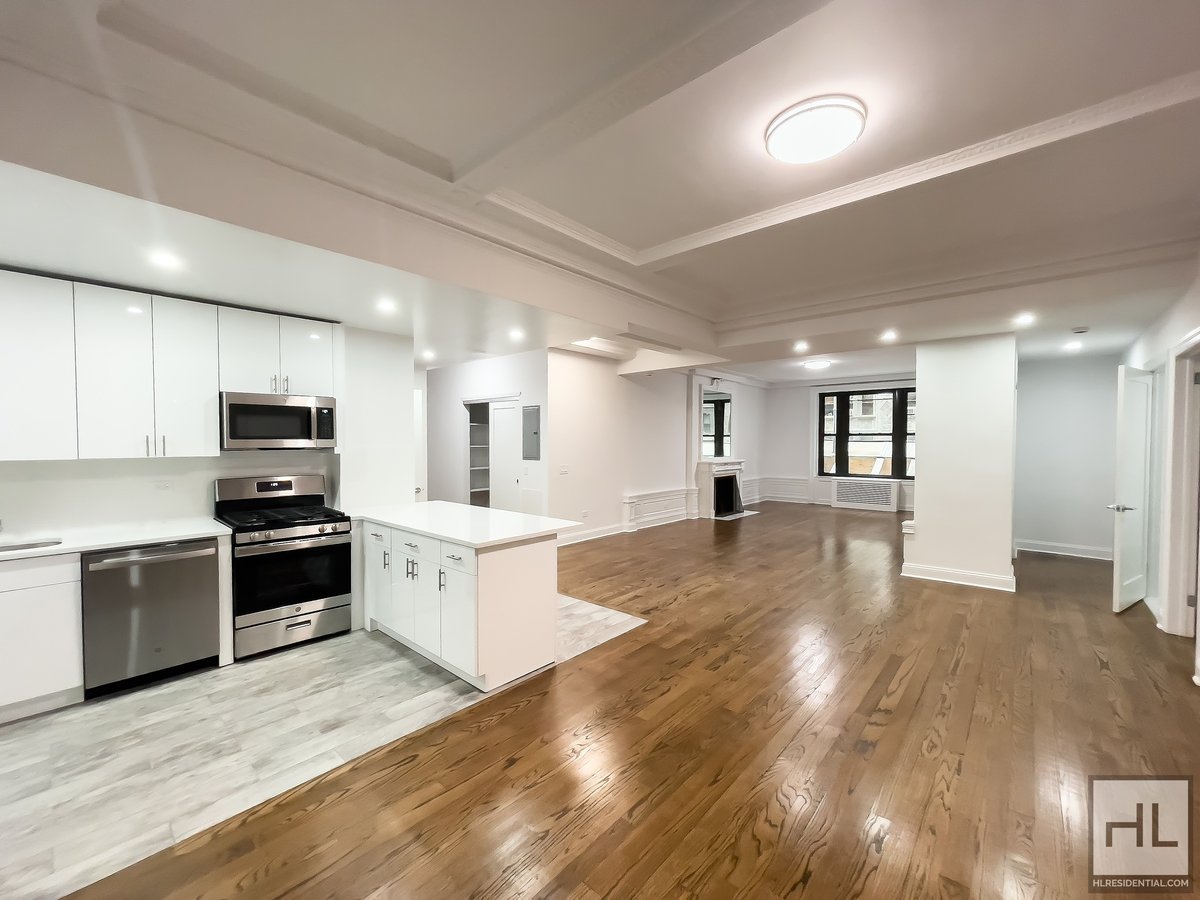 Photo for 200 West 58th Street - 200 West 58th Street Rental Building in Midtown, Manhattan