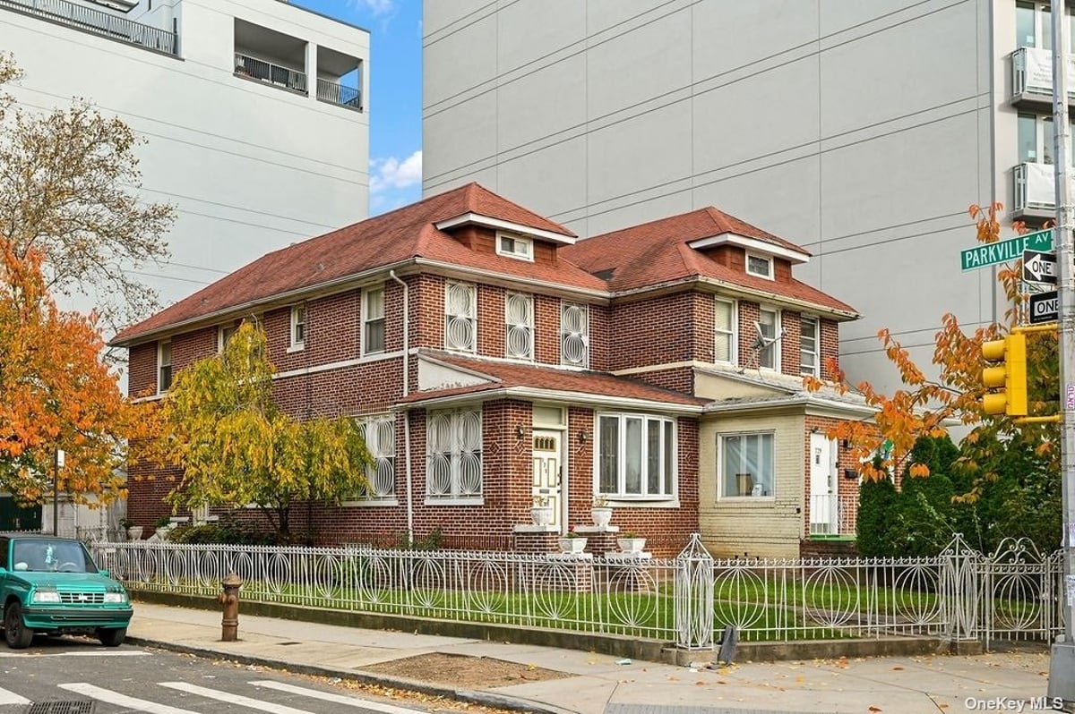 725 Ocean Parkway Sale NYC Real Estate Brokerage