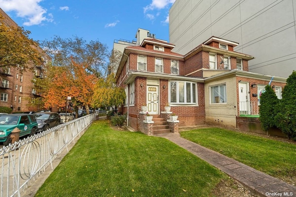 725 Ocean Parkway Sale NYC Real Estate Brokerage