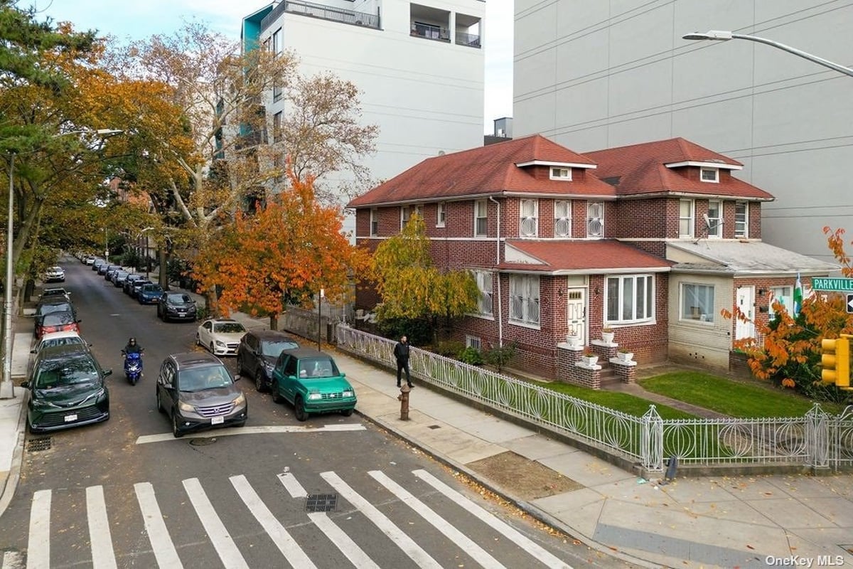 725 Ocean Parkway Sale NYC Real Estate Brokerage