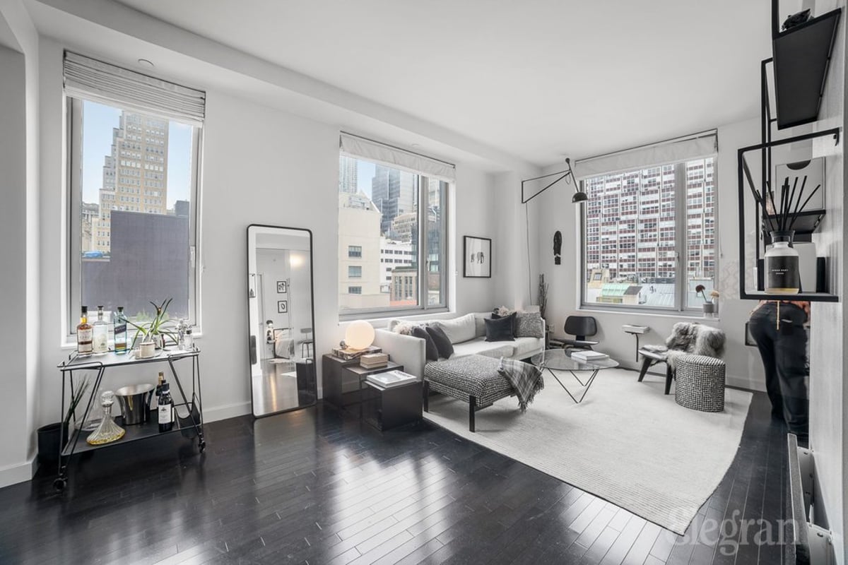 Photo for Smyth Upstairs - 85 West Broadway Condominium in Tribeca, Manhattan