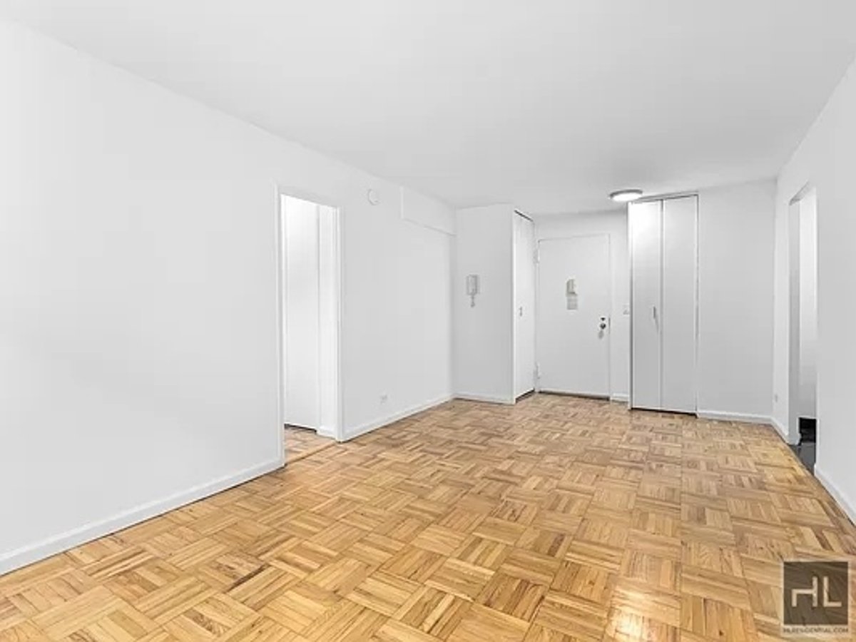 Photo for New Amsterdam - 320 East 23rd Street Rental Building in Gramercy Park, Manhattan