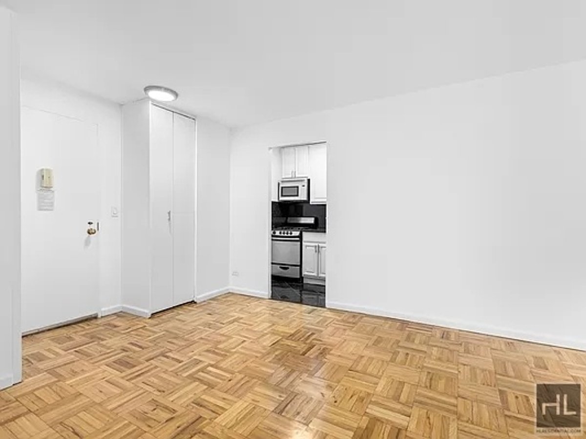 Photo for New Amsterdam - 320 East 23rd Street Rental Building in Gramercy Park, Manhattan