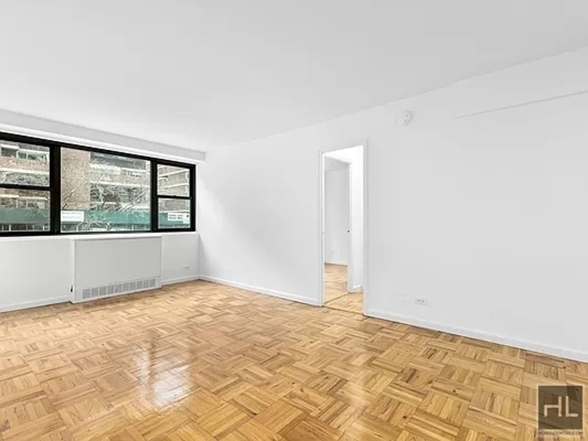 Photo for New Amsterdam - 320 East 23rd Street Rental Building in Gramercy Park, Manhattan