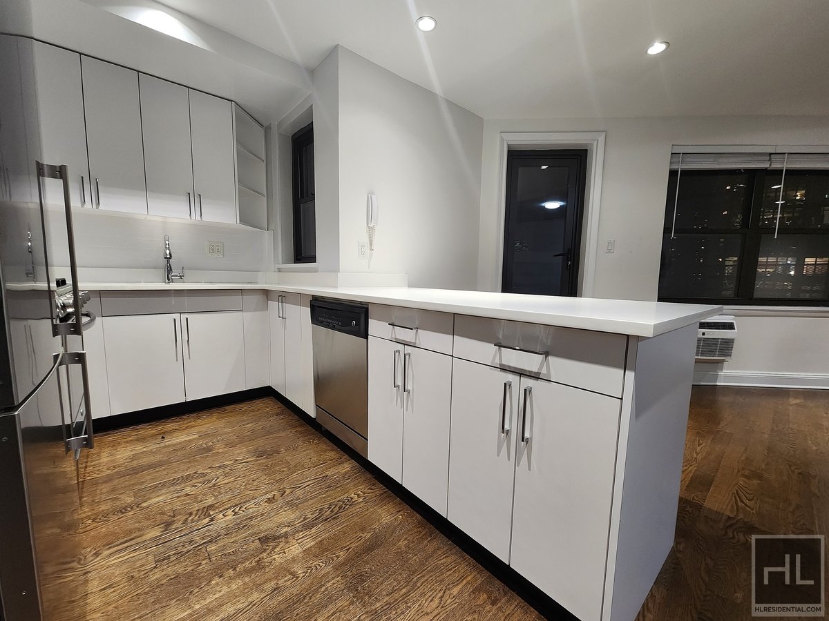 Photo for 157 EAST 57th Street - 157 East 57th Street Rental Building in Sutton Place, Manhattan