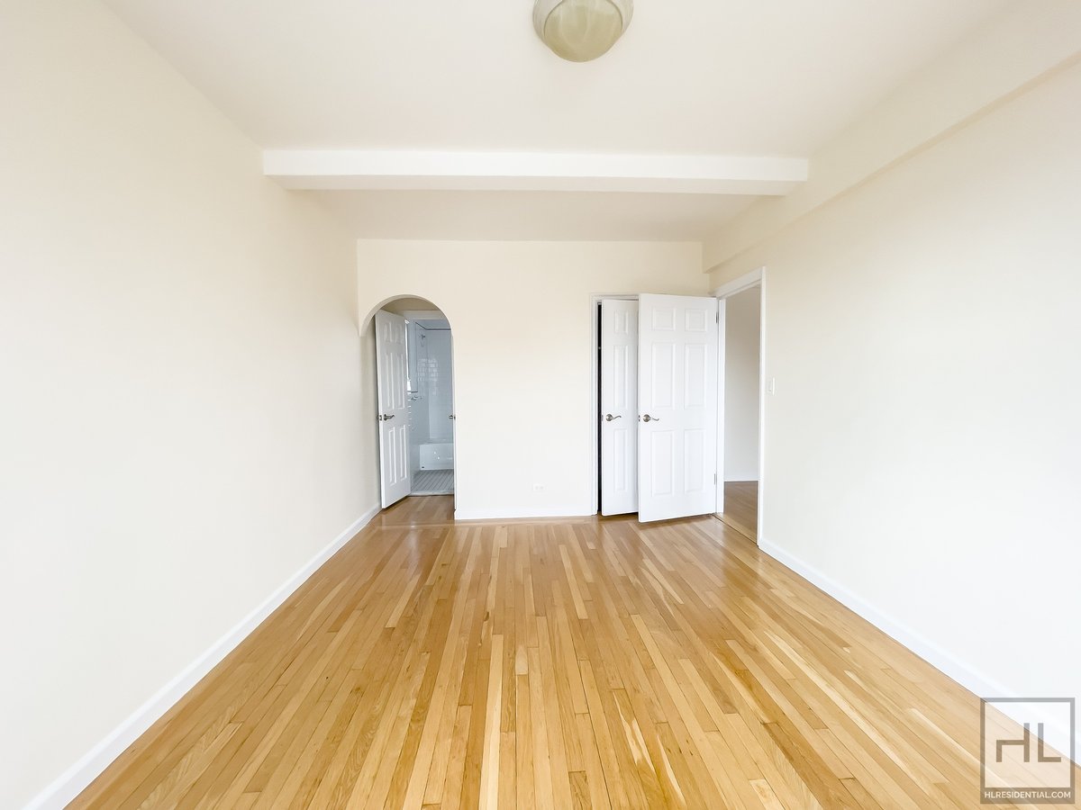 Photo for 850 AMSTERDAM AVENUE - 850 Amsterdam Avenue Rental Building in Upper West Side, Manhattan