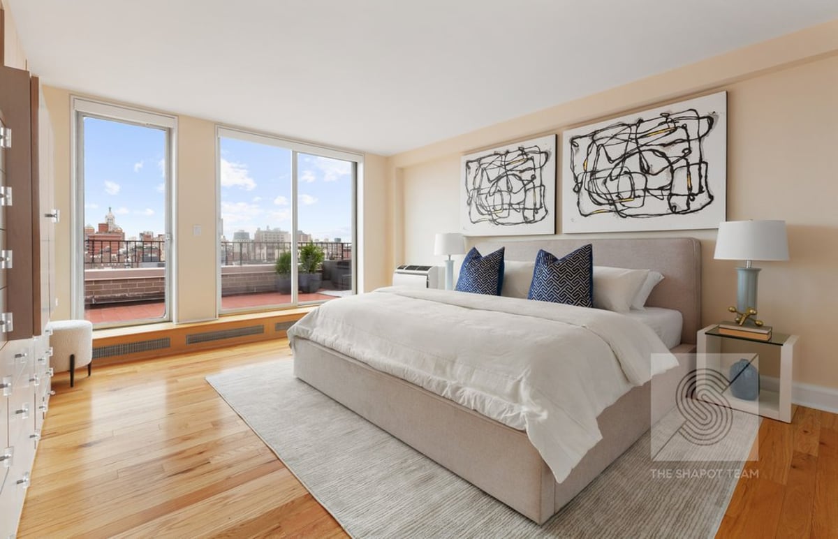 Photo for The Vermeer - 77 Seventh Avenue Cooperative in Chelsea, Manhattan