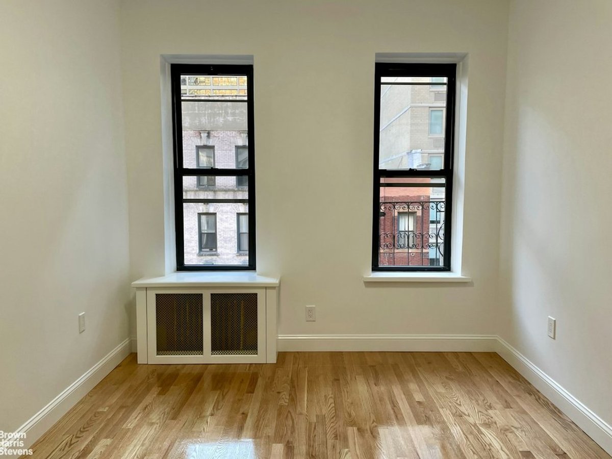 Photo for 415 East 71st Street - 415 East 71St Street Rental Building in Lenox Hill, Manhattan