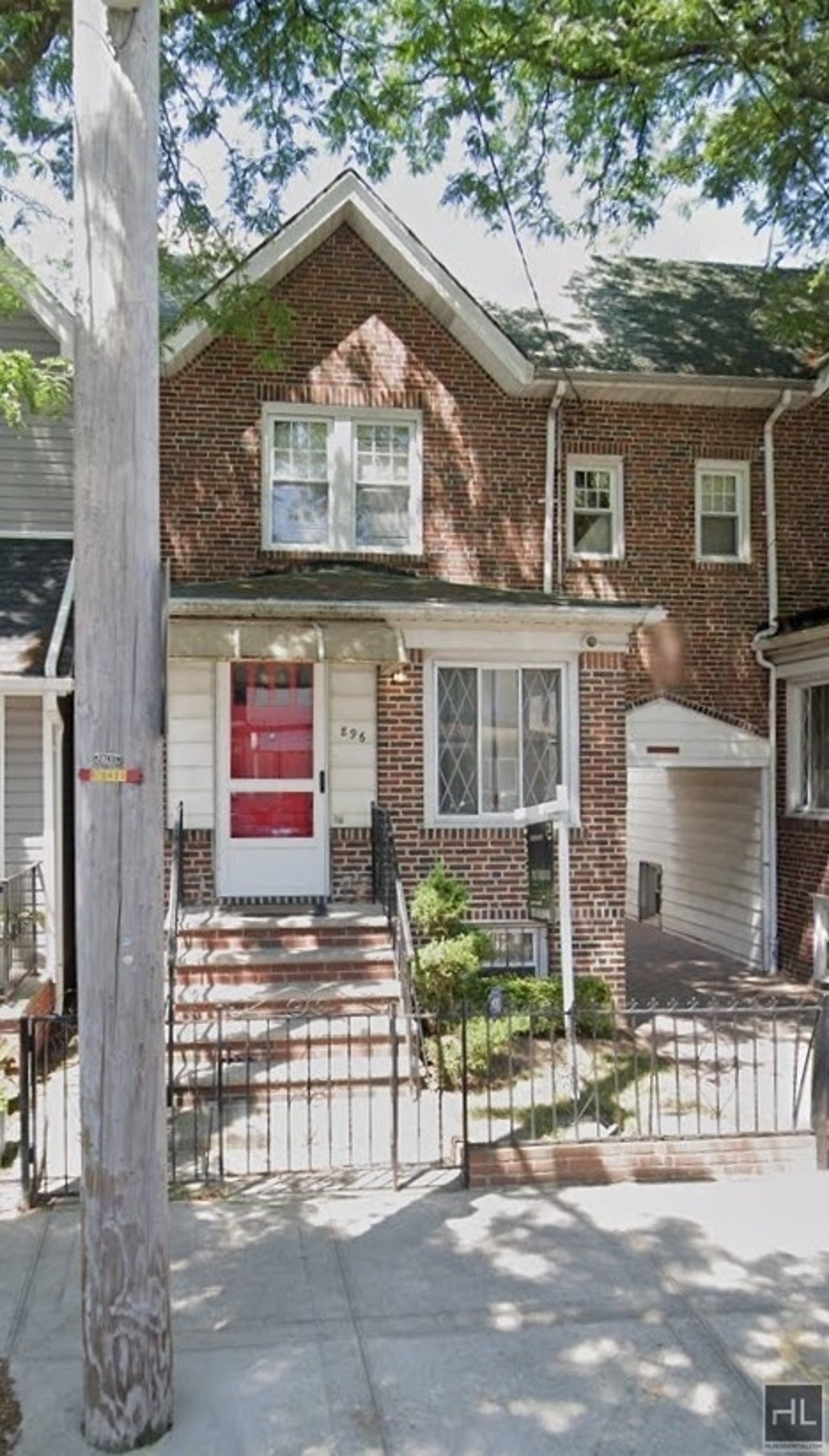 VERY LARGE AND NATURALLY BRIGHT ROOM FOR RENT 38 STREET/ EAST FLATBUSH