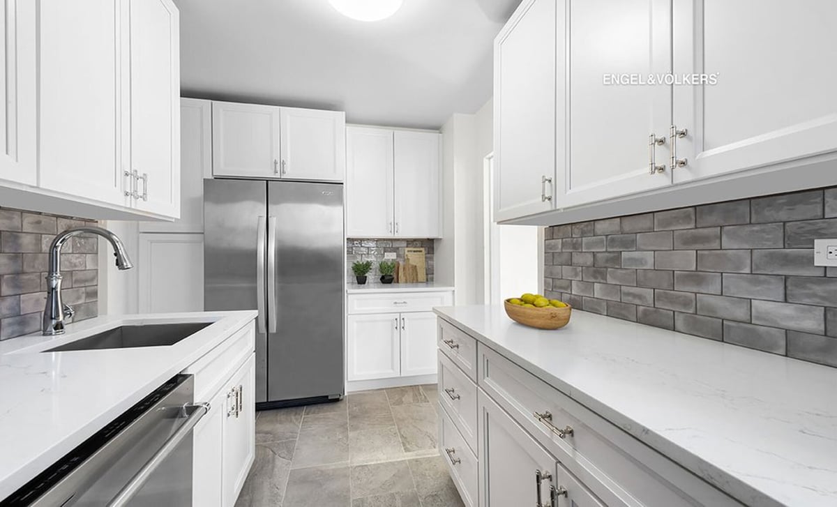 Photo for Turtle Bay House - 249 East 48th Street Condominium in Midtown East, Manhattan