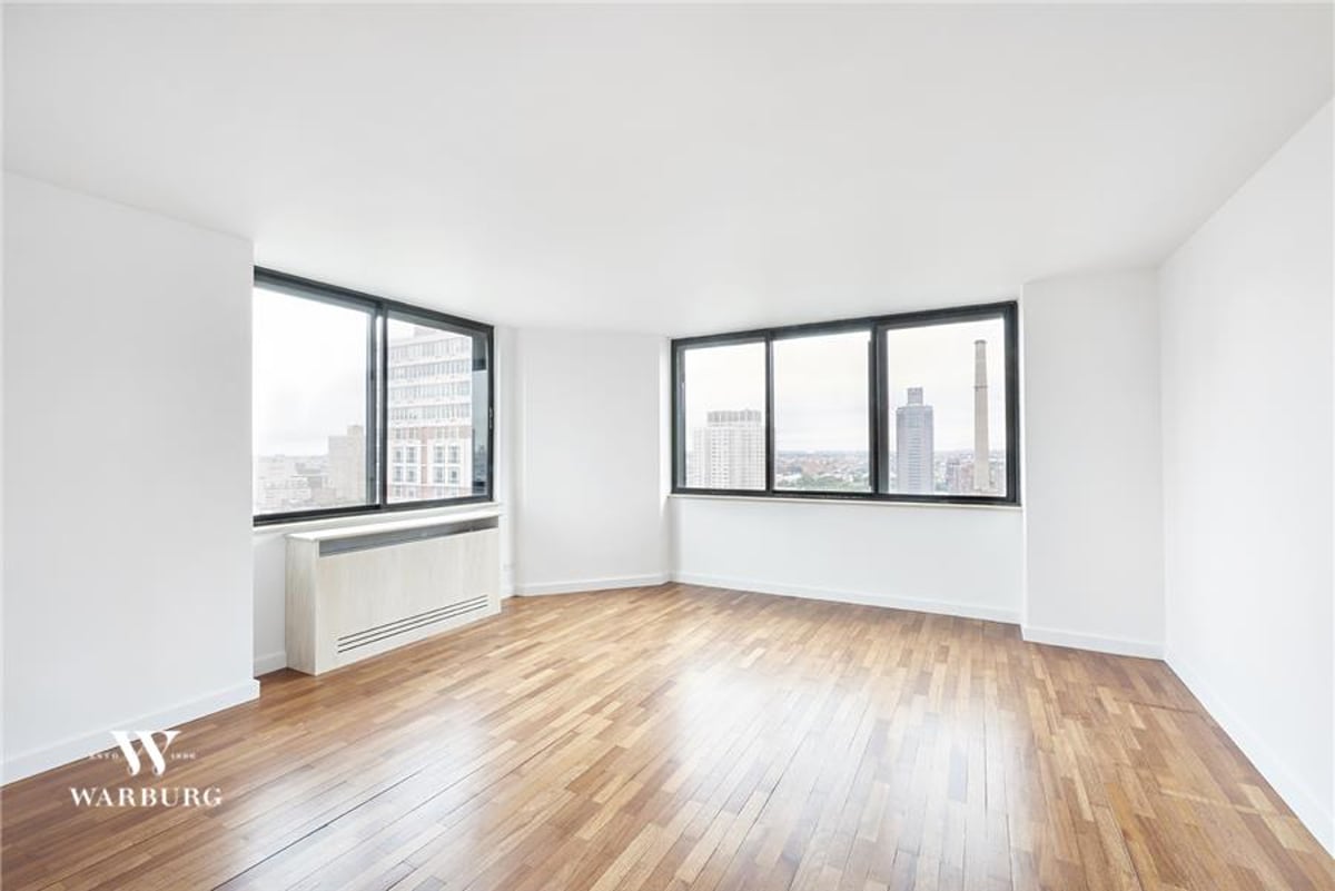 Photo for The Saratoga - 330 East 75th Street Condominium in Upper East Side, Manhattan