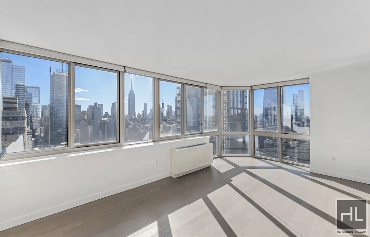 Photo for Hudson Landing - 561 10th Avenue Rental Building in Hell's Kitchen, Manhattan