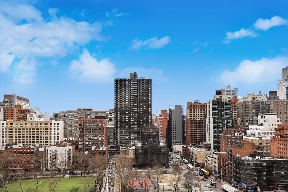 Photo for The Vantage - 308 East 38th Street Condominium in Murray Hill, Manhattan