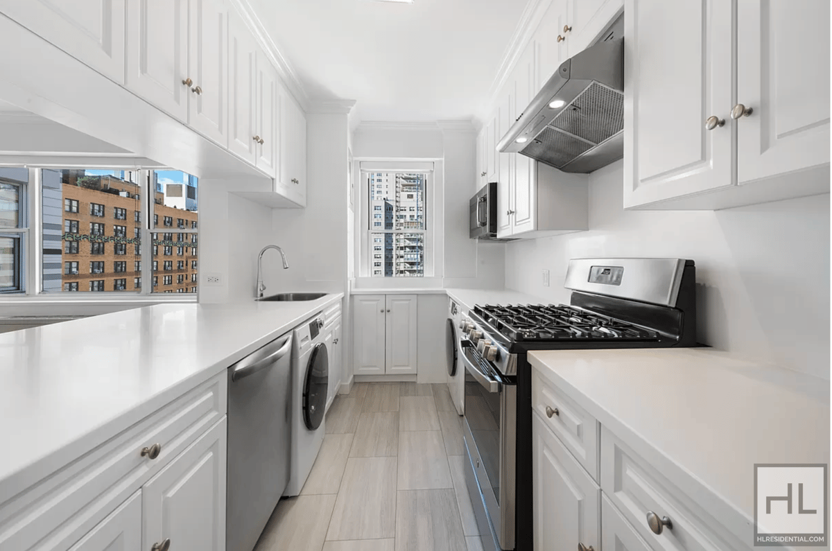 Photo for 215 East 68th - 215 East 68th Street Rental Building in Lenox Hill, Manhattan