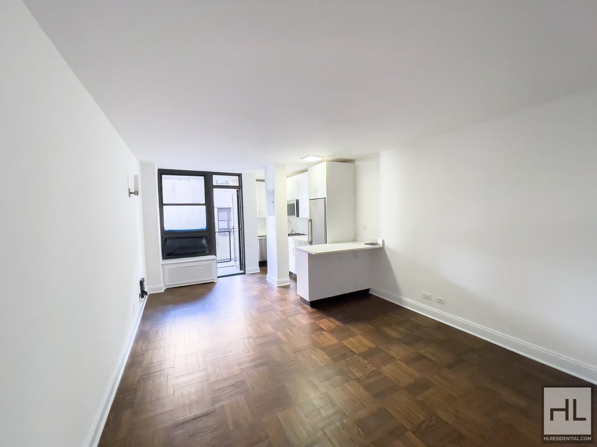 Photo for 165 East 35th Street - 165 East 35th Street Rental Building in Murray Hill, Manhattan