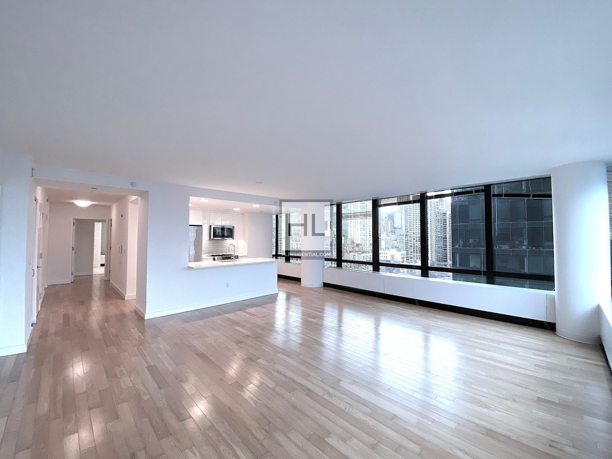 Photo for Two Sutton Place North - 1113 York Avenue Rental Building in Lenox Hill, Manhattan