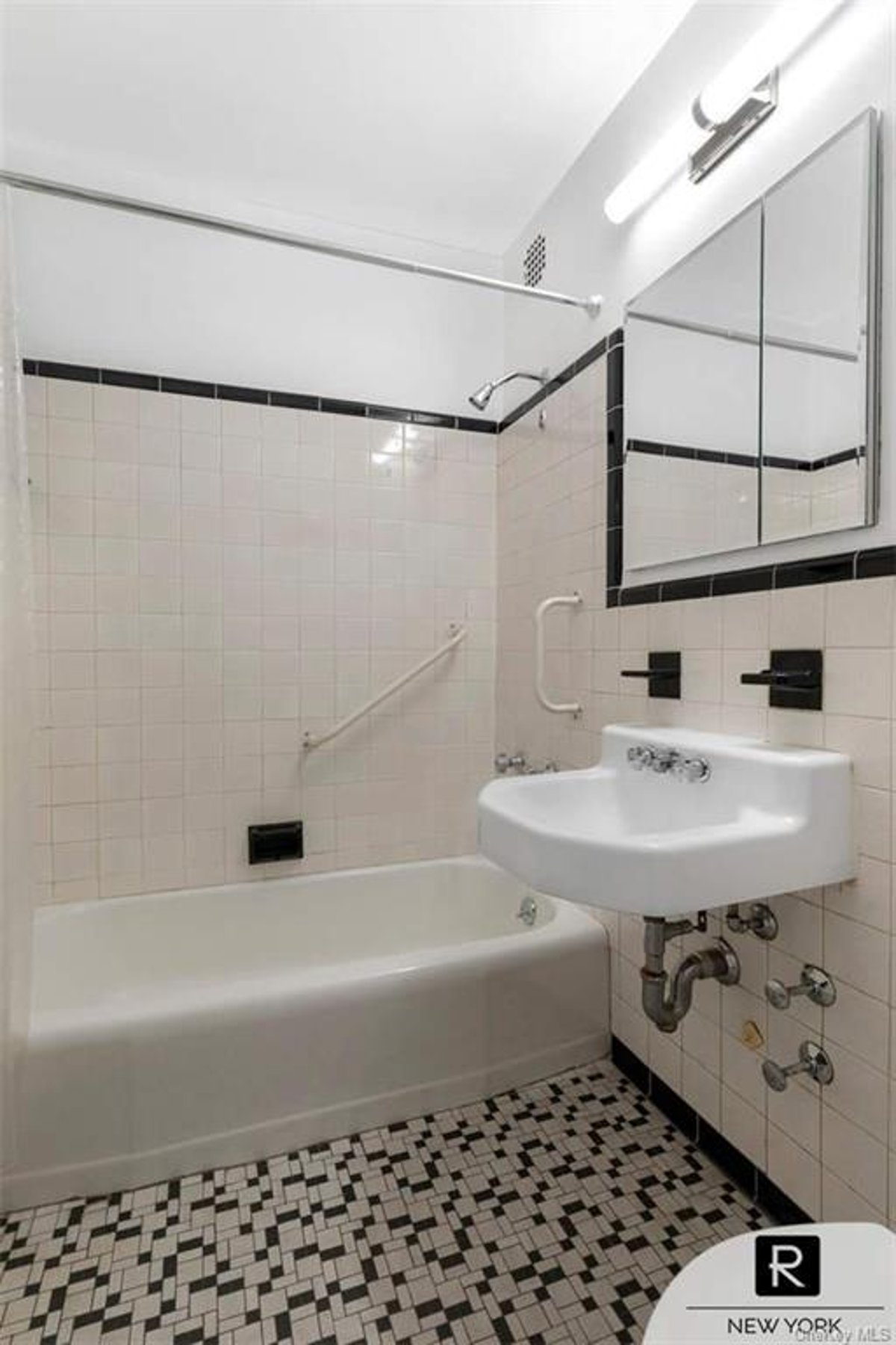 Photo for The Van Gogh - 14 Horatio Street Cooperative in West Village, Manhattan