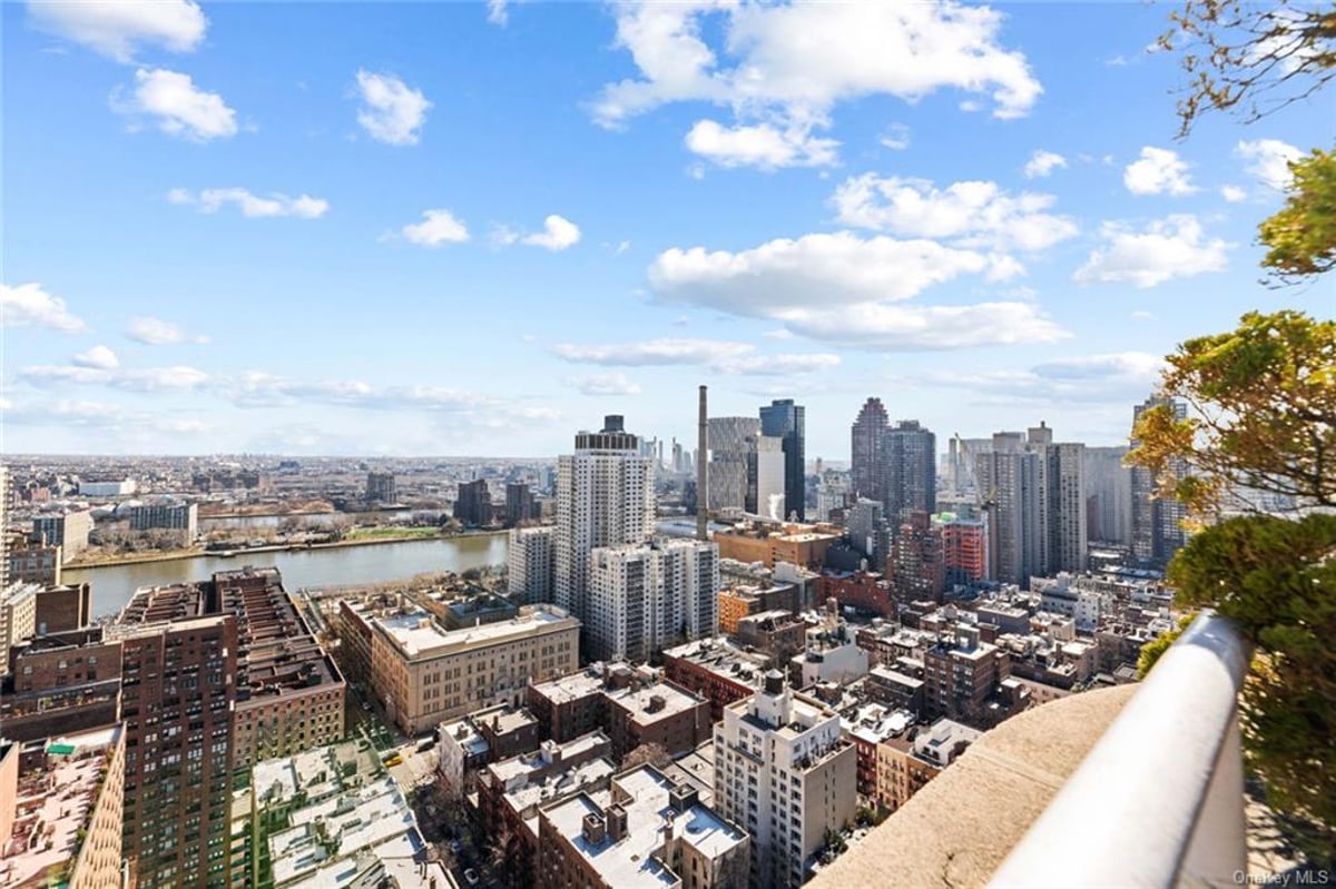 Photo for Hampton House - 404 East 79th Street Condominium in Upper East Side, Manhattan