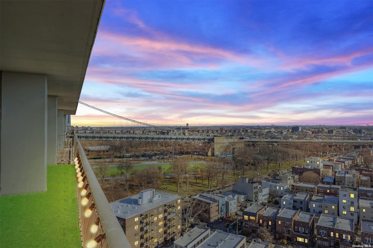 Shore Towers Condominium 2540 Shore Blvd Condominium in Astoria