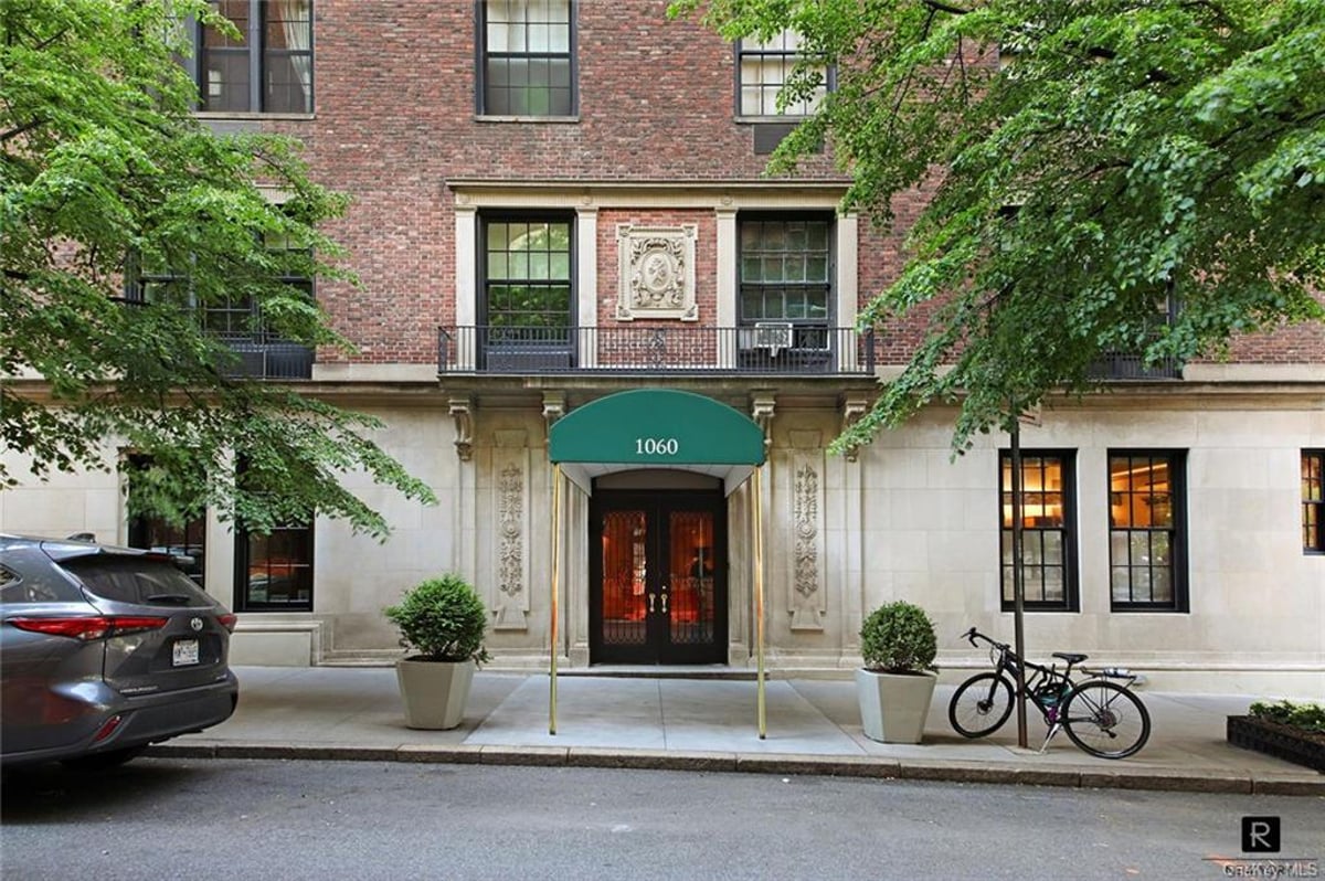 Photo for 1060 Park Avenue - 1060 Park Avenue Cooperative in Upper East Side, Manhattan