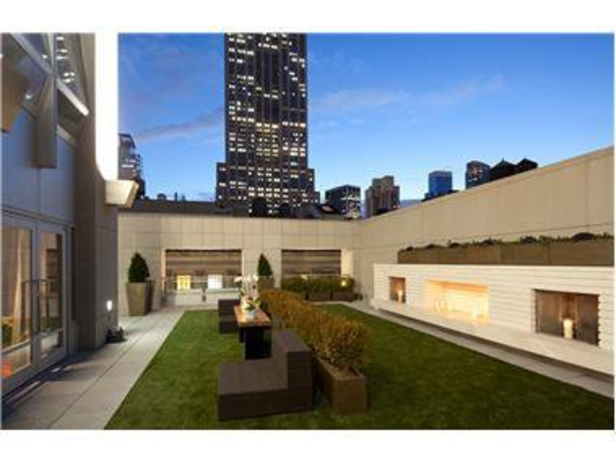 Photo for The Residences at 400 Fifth Avenue - 400 Fifth Avenue Condominium in Murray Hill, Manhattan
