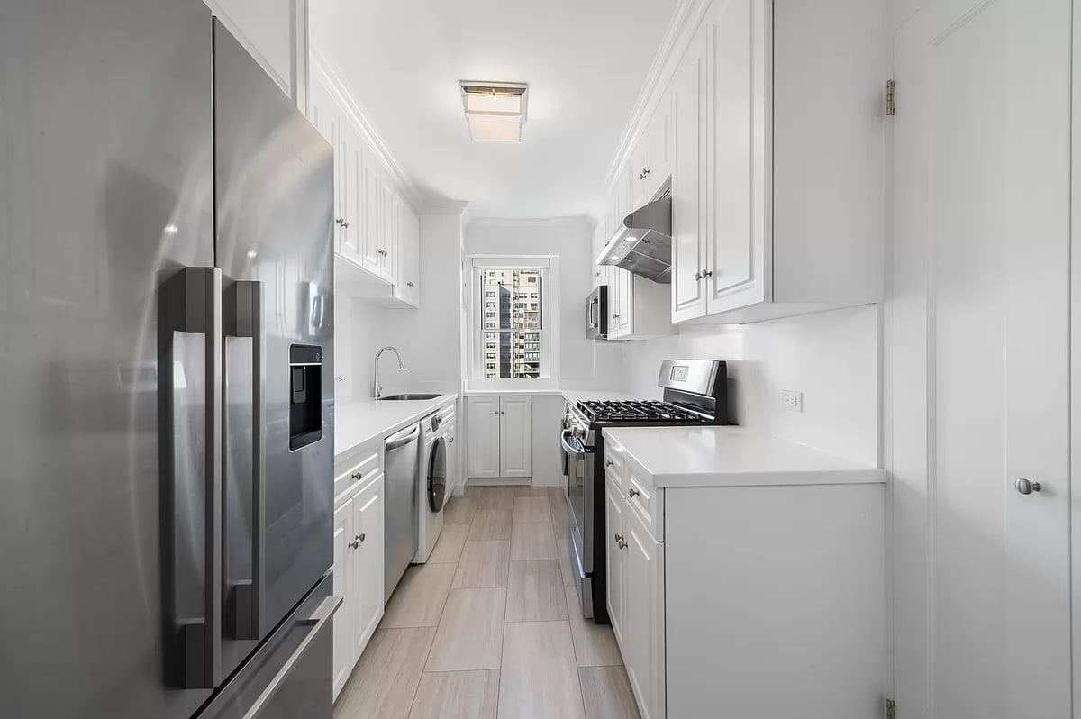 Photo for 215 East 68th - 215 East 68th Street Rental Building in Lenox Hill, Manhattan