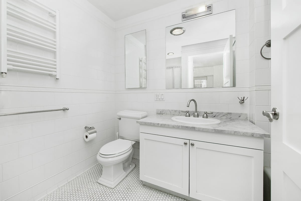 Photo for 425 Fifth Avenue - 425 Fifth Avenue Condominium in Murray Hill, Manhattan