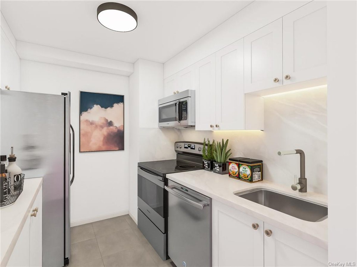 Photo for Madison Plaza - 1825 Madison Avenue Condominium in Central Harlem, Manhattan