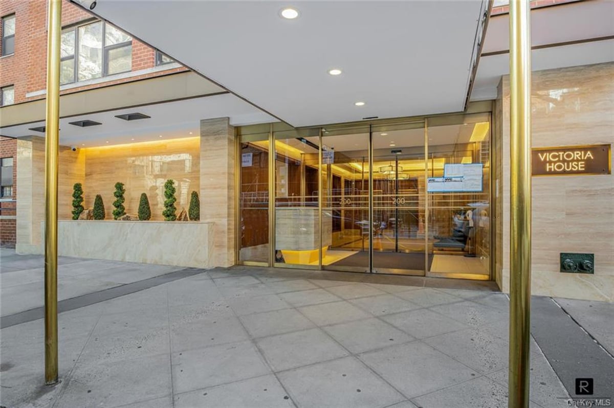 Photo for Victoria House - 200 East 27th Street Cooperative in Murray Hill, Manhattan