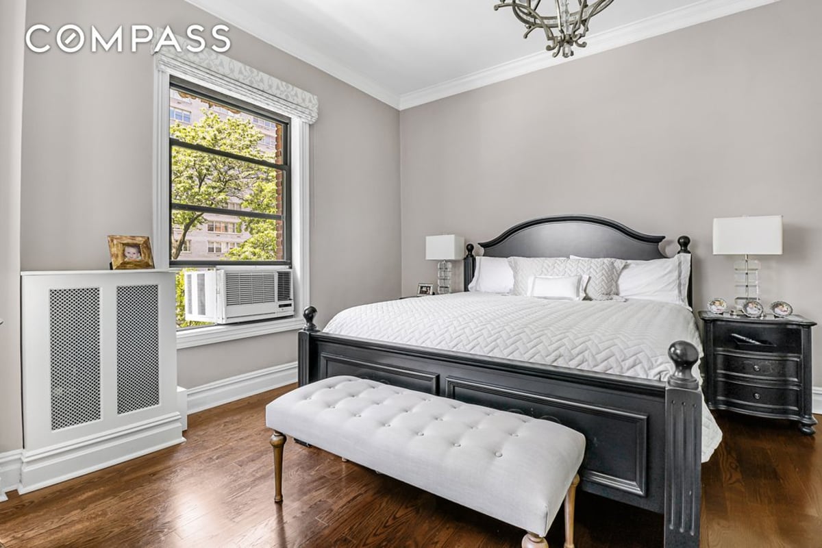 Photo for Lincoln Spencer Apartments - 140 West 69th Street Cooperative in Upper West Side, Manhattan