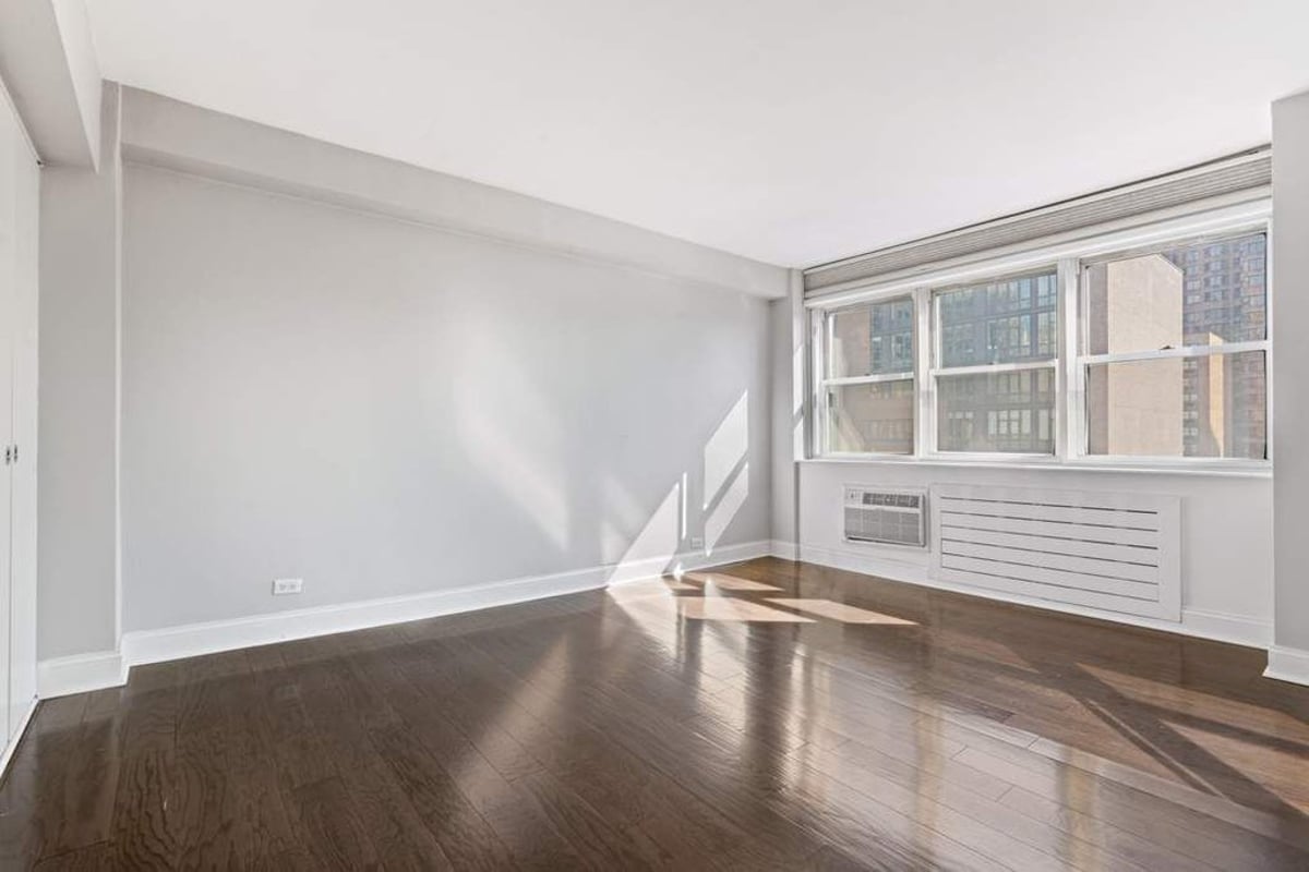 Photo for 155 East 38th Street - 155 East 38th Street Condominium in Murray Hill, Manhattan