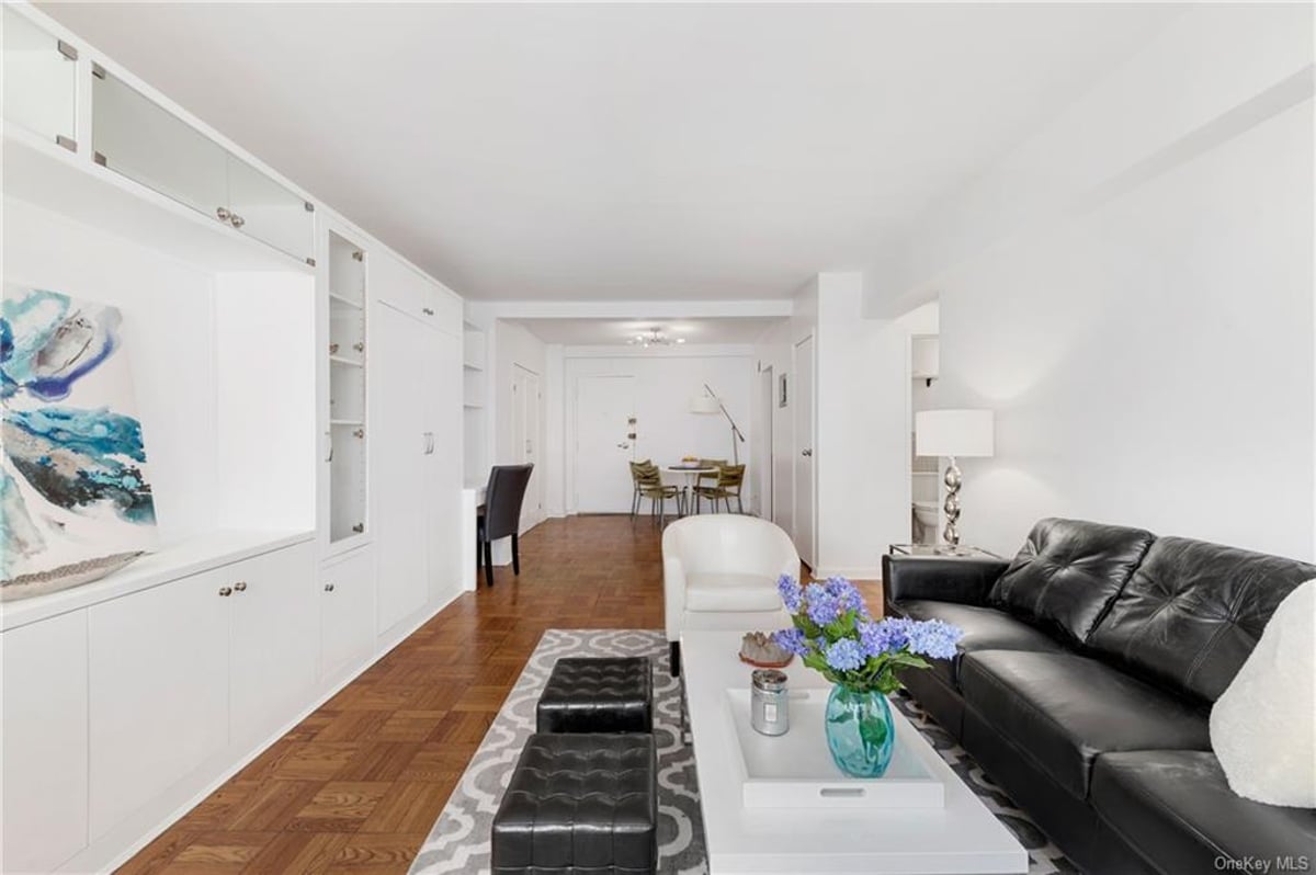 Photo for Charing Cross House - 305 East 72nd Street Condominium in Upper East Side, Manhattan