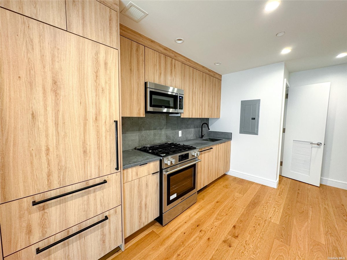 Photo for HERO - 24-16 Queens Plaza South Condominium in Long Island City, Queens