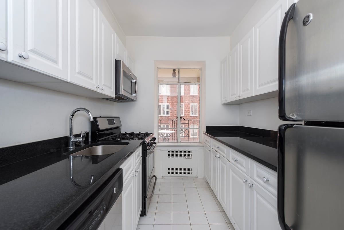 Photo for 36 East 36 Street - 36 East 36th Street Rental Building in Murray Hill, Manhattan