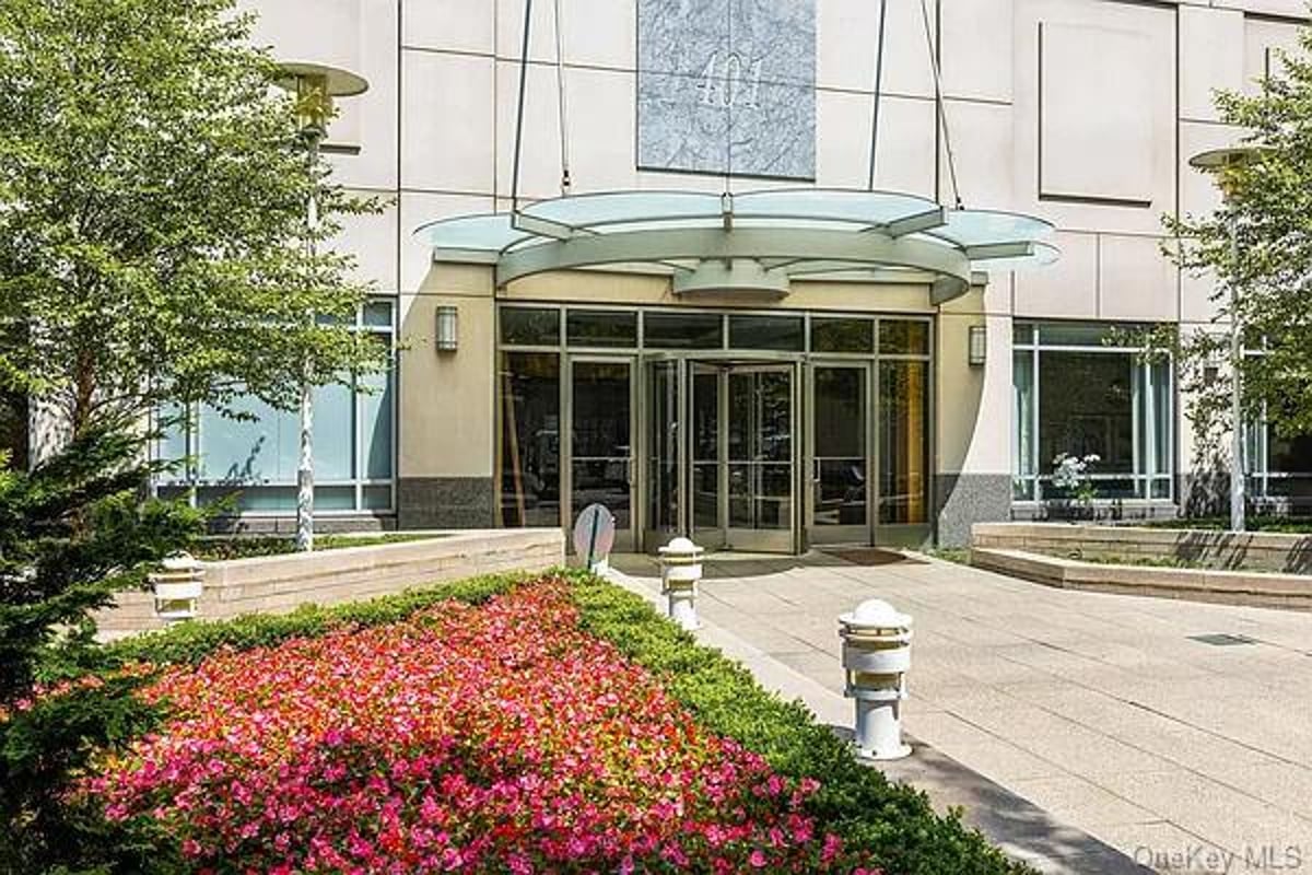 Photo for Bridge Tower Place - 401 East 60th Street Condominium in Upper East Side, Manhattan