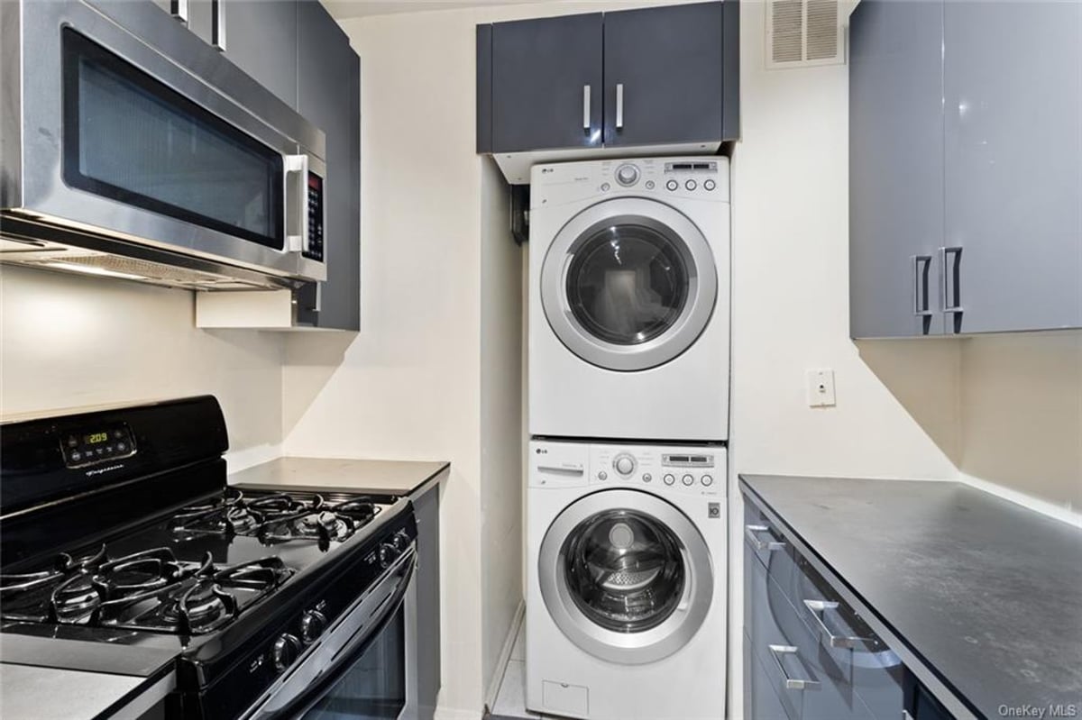 Photo for Two WorldWide Plaza - 350 West 50th Street Condominium in Midtown West, Manhattan